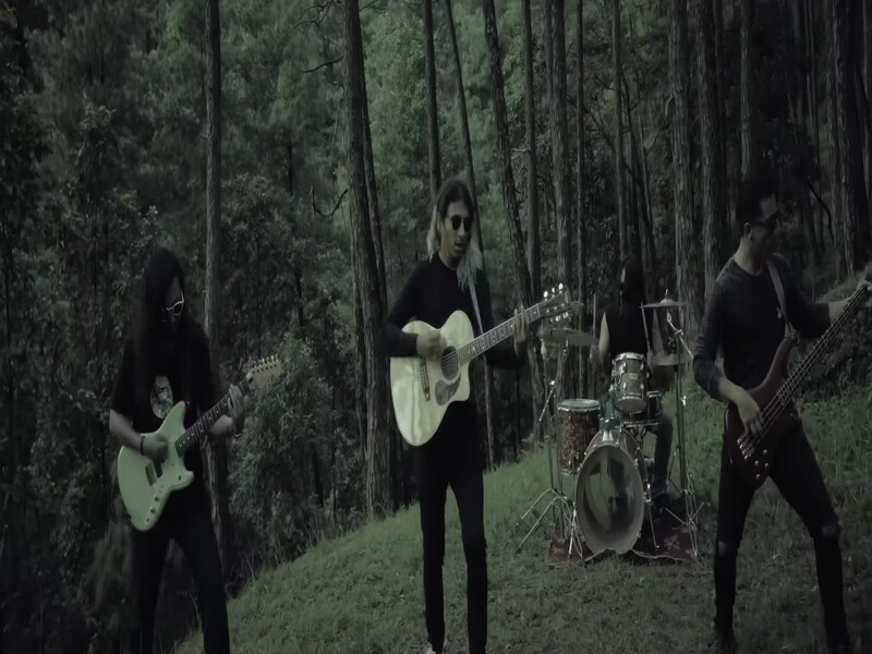 khola-sangai-lyrics-featured-image